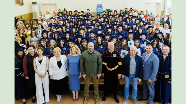 Олег Синєгубов привітав випускників ХНМУ з успішним завершенням навчання Олег Синєгубов привітав випускників ХНМУ з успішним завершенням навчання