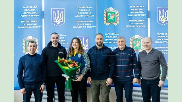 Олег Синєгубов відзначив чемпіонку світу з боксу Вероніку Накоту почесною грамотою Олег Синєгубов відзначив чемпіонку світу з боксу Вероніку Накоту почесною грамотою