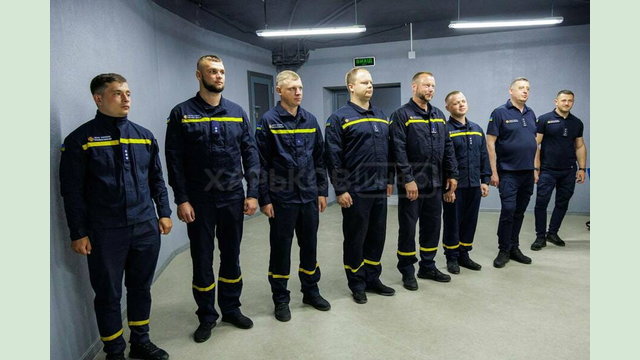 Олег Синєгубов відзначив працівників ДСНС, які виконують аварійно-рятувальні роботи на Харківщині Олег Синєгубов відзначив працівників ДСНС, які виконують аварійно-рятувальні роботи на Харківщині