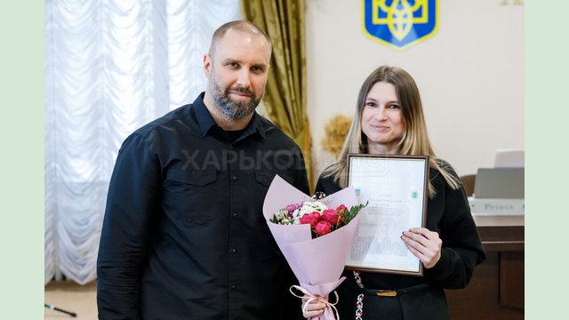 Олег Синєгубов відзначив волонтерів почесними нагородами Олег Синєгубов відзначив волонтерів почесними нагородами