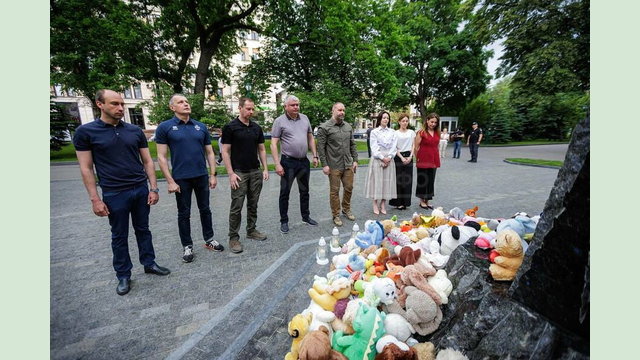 Олег Синєгубов вшанував пам’ять дітей, які загинули внаслідок збройної агресії рф Олег Синєгубов вшанував пам’ять дітей, які загинули внаслідок збройної агресії рф
