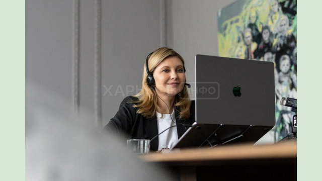 Олена Зеленська стала гостею фінального випуску подкасту «Простими словами», присвяченого ментальному здоров’ю під час війни Олена Зеленська стала гостею фінального випуску подкасту «Простими словами», присвяченого ментальному здоров’ю під час війни