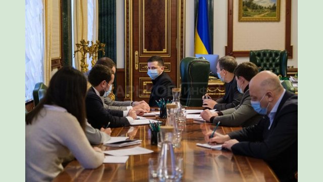 Первыми должны быть вакцинированы медработники, военные, люди пожилого возраста. Президент Первыми должны быть вакцинированы медработники, военные, люди пожилого возраста. Президент