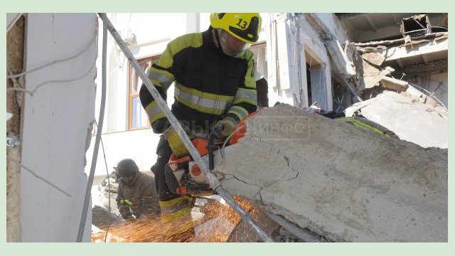 Подразделения ГСЧС продолжают тушить пожары и обезвреживать боеприпасы