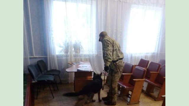 Полицейские проверили информацию о минировании здания в Харьковской области Полицейские проверили информацию о минировании здания в Харьковской области