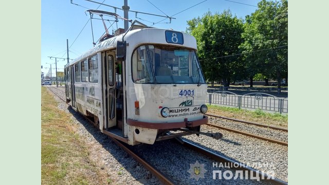 Полицейские устанавливают обстоятельства аварии, в результате которой пострадала женщина-пешеход Полицейские устанавливают обстоятельства аварии, в результате которой пострадала женщина-пешеход