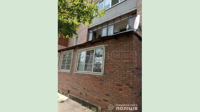 Полицейские устанавливают обстоятельства падения ребенка из окна многоэтажки в Шевченковском районе Харькова Полицейские устанавливают обстоятельства падения ребенка из окна многоэтажки в Шевченковском районе Харькова
