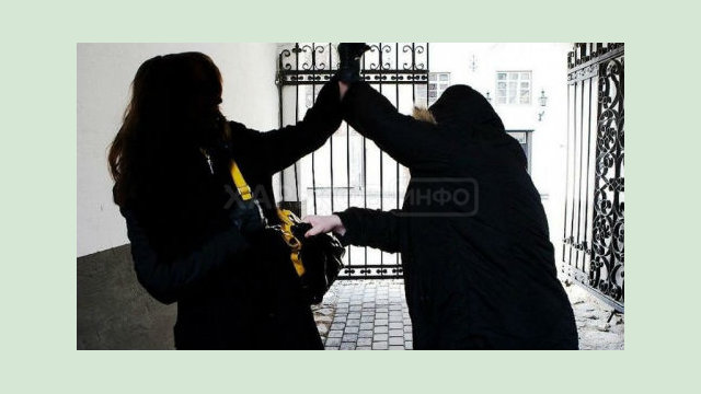 Полиция Харькова устанавливает обстоятельства нападения на мужчину и женщину в центре города Полиция Харькова устанавливает обстоятельства нападения на мужчину и женщину в центре города