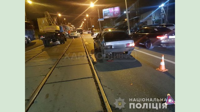 Полиция Харькова выясняет обстоятельства аварии с участием нетрезвого водителя Полиция Харькова выясняет обстоятельства аварии с участием нетрезвого водителя