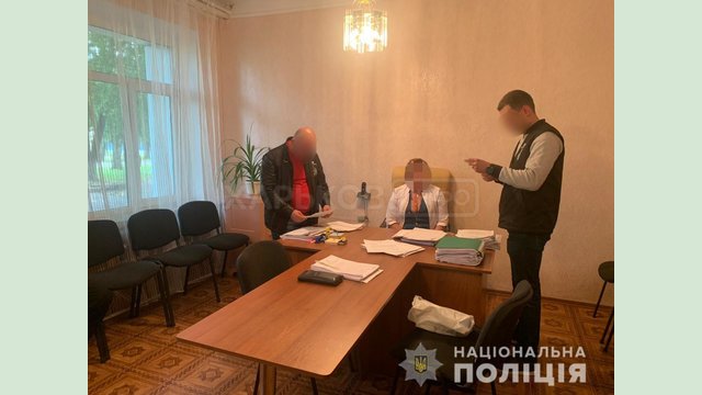 Правоохранители разоблачили в получении взятки главного врача одного из медицинских учреждений на Харьковщине