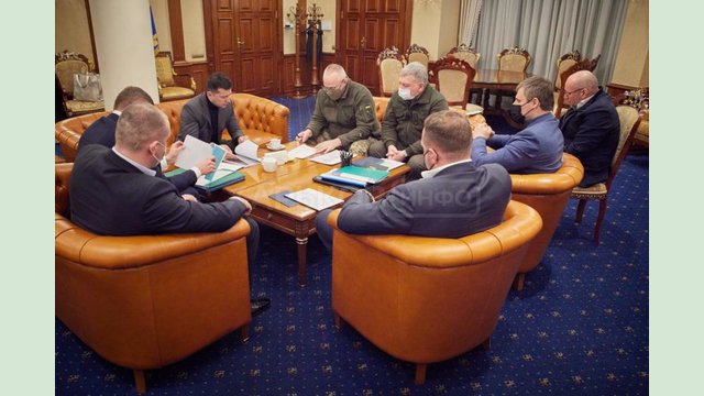Президент дал 10 дней на установление виновных в гибели троих военнослужащих на Донбассе 14 февраля Президент дал 10 дней на установление виновных в гибели троих военнослужащих на Донбассе 14 февраля