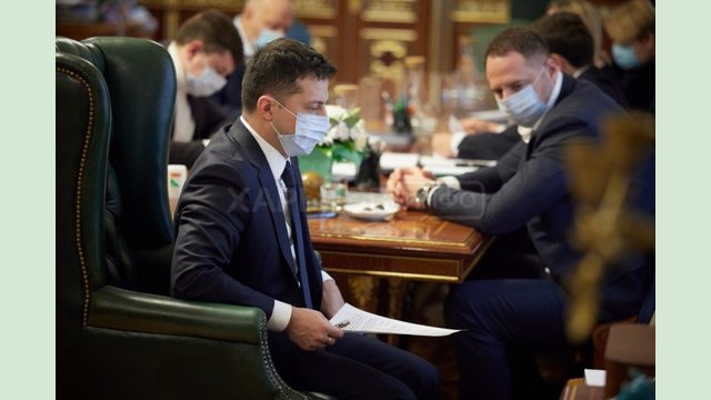 Президент дал задание срочно представить подробную программу COVID-вакцинации в Украине Президент дал задание срочно представить подробную программу COVID-вакцинации в Украине