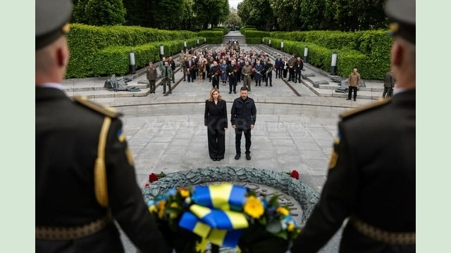 Президент і перша леді вшанували пам’ять загиблих у Другій світовій війні Президент і перша леді вшанували пам’ять загиблих у Другій світовій війні
