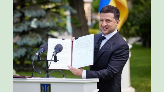 Президент повысил зарплату врачам до 20 тыс. грн Президент повысил зарплату врачам до 20 тыс. грн