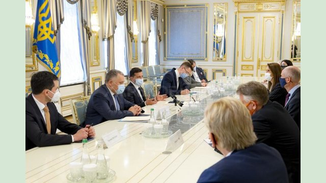 Президент Украины обсудил с министрами стран Бенилюкса ситуацию на Донбассе Президент Украины обсудил с министрами стран Бенилюкса ситуацию на Донбассе