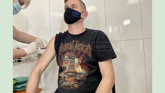 Прививку от COVID-19 получил Сергей Жадан