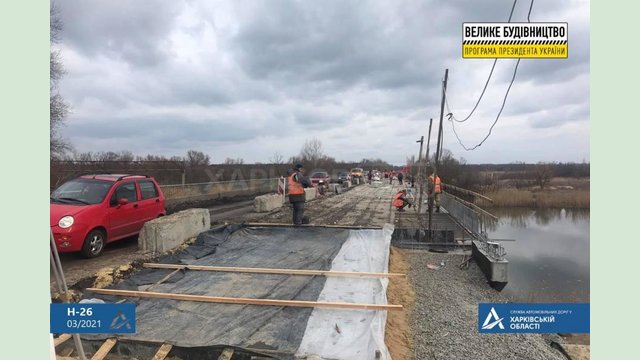 Продолжаются ремонтные работы на мосту через реку Северский Донец на выезде из Чугуева Продолжаются ремонтные работы на мосту через реку Северский Донец на выезде из Чугуева