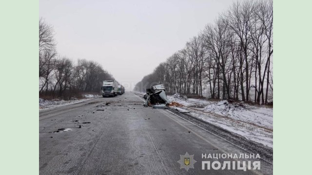 Работники полиции выясняют обстоятельства тройного ДТП на Харьковщине