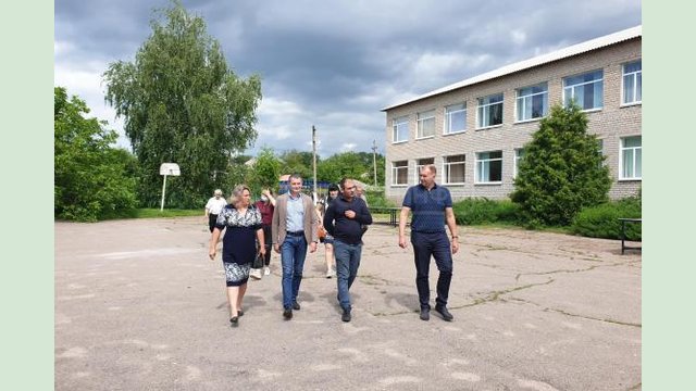 Роман Семенуха совершил рабочую поездку в Изюмский район Роман Семенуха совершил рабочую поездку в Изюмский район