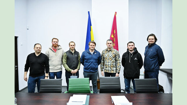 Роман Семенуха зустрівся з депутатом Парламенту Норвегії та волонтерами, які допомагають ЗСУ Роман Семенуха зустрівся з депутатом Парламенту Норвегії та волонтерами, які допомагають ЗСУ