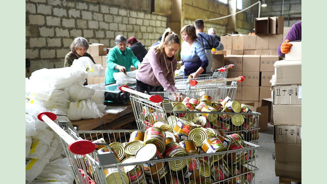 Щодня у Харкові формують до 4 тисяч продуктових наборів для деокупованих громад області Щодня у Харкові формують до 4 тисяч продуктових наборів для деокупованих громад області
