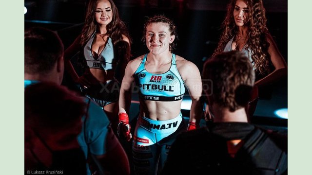 Степанова "задушила" россиянку и выиграла чемпионский пояс Степанова "задушила" россиянку и выиграла чемпионский пояс