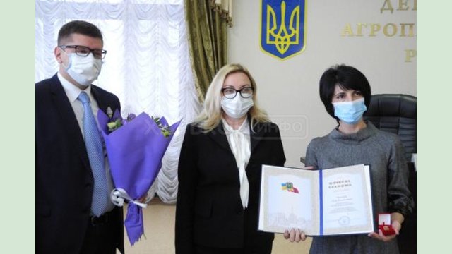Татьяна Егорова-Луценко поздравила работников пищевой промышленности области с профессиональным праздником Татьяна Егорова-Луценко поздравила работников пищевой промышленности области с профессиональным праздником