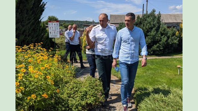 Глава ХОГА посетил Задонецкое лесничество Змиевского лесного хозяйства Глава ХОГА посетил Задонецкое лесничество Змиевского лесного хозяйства