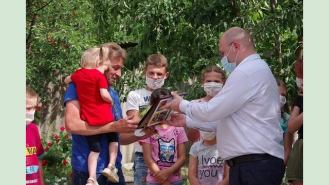 Родители-воспитатели приемных детей из Великобурлукского района получили благодарности председателя ХОГА Родители-воспитатели приемных детей из Великобурлукского района получили благодарности председателя ХОГА