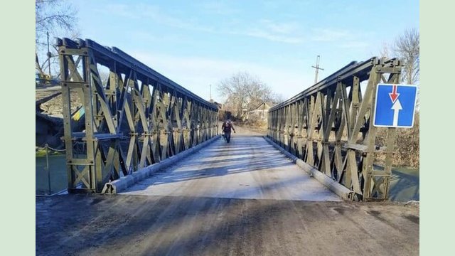 У деокупованій Балаклії встановили тимчасовий міст