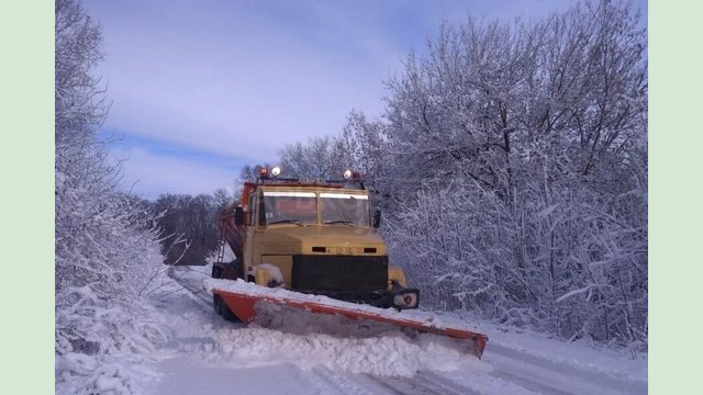 У Харківській області на державних і місцевих дорогах працює 110 одиниць техніки: проїзд забезпечено