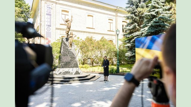 У Харкові відкрили пам'ятник дітям, які загинули внаслідок агресії рф проти України У Харкові відкрили пам'ятник дітям, які загинули внаслідок агресії рф проти України
