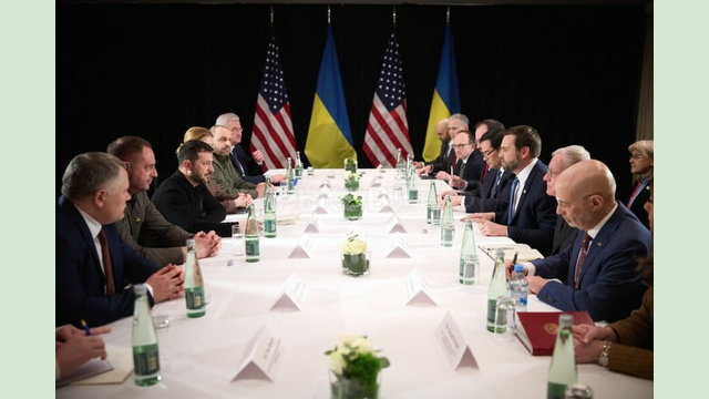 У Мюнхені Володимир Зеленський провів зустріч із віцепрезидентом США У Мюнхені Володимир Зеленський провів зустріч із віцепрезидентом США