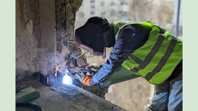 У постраждалих від обстрілів громадах відновлюють житлові будинки