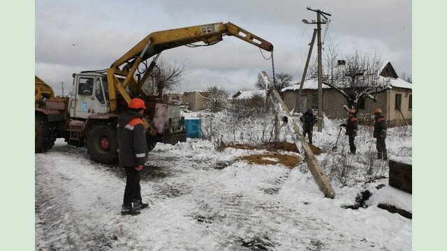 У ще одному деокупованому селі Ізюмського району повністю відновили електропостачання