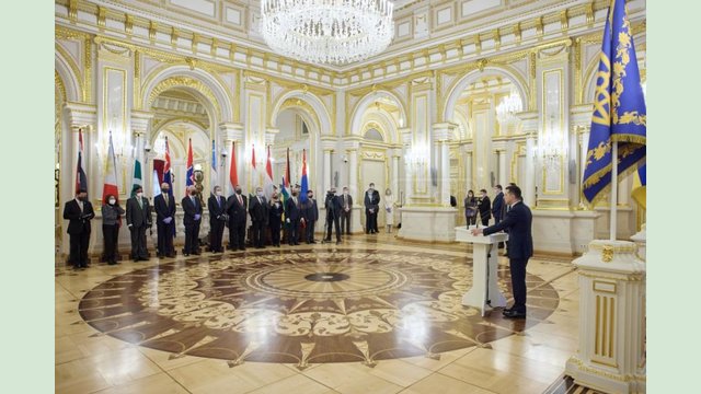 Украина заинтересована в развитии диалога и партнерства со странами, разделяющими демократические ценности. Президент Украина заинтересована в развитии диалога и партнерства со странами, разделяющими демократические ценности. Президент