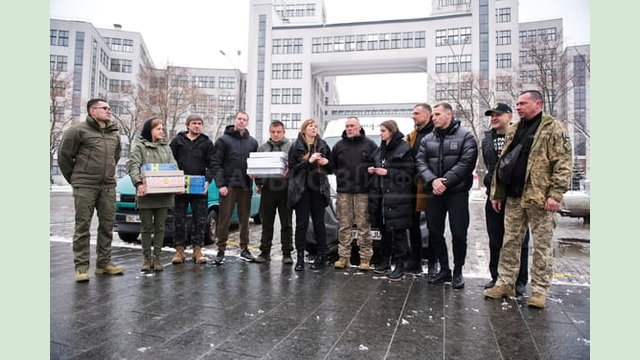 Українські захисники отримали «швидку» та дрони Українські захисники отримали «швидку» та дрони