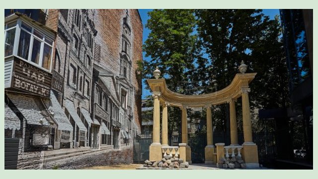 В центре Харькова восстановили старинную ротонду и нарисовали мурал В центре Харькова восстановили старинную ротонду и нарисовали мурал