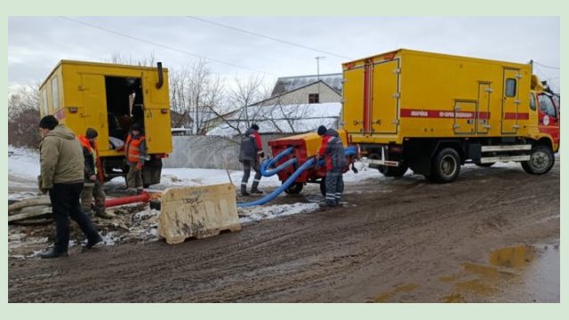 В частном секторе Шевченковского района перекладывают водовод