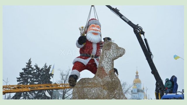 В городе демонтируют новогодние инсталляции 