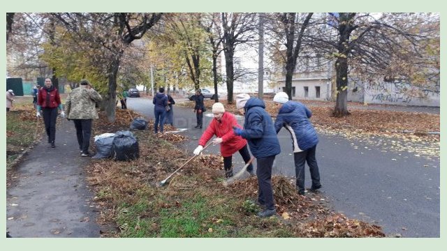 В городе начали проводить осеннюю уборку территории В городе начали проводить осеннюю уборку территории