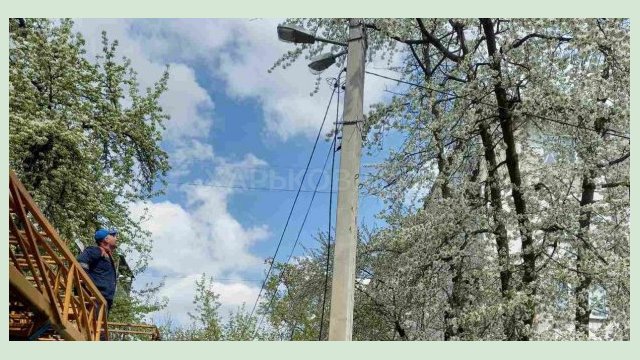 В городе продолжают восстанавливать наружное освещение 