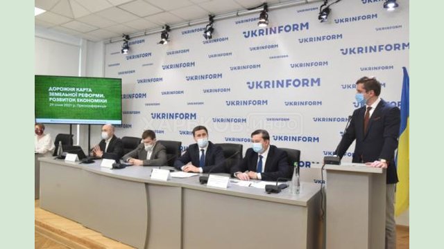 В Госгеокадастре рассказали о реформах, которые упростят предоставление услуг в сфере земельных отношений В Госгеокадастре рассказали о реформах, которые упростят предоставление услуг в сфере земельных отношений