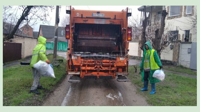 В Харькове ежедневно вывозят мусор более 130 машин