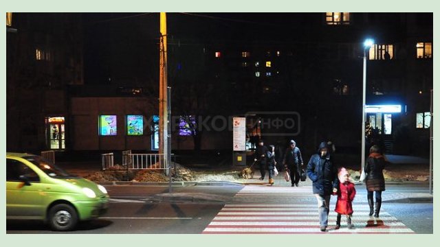 В Харькове начали освещать пешеходные переходы В Харькове начали освещать пешеходные переходы