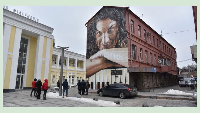 В Харькове отреставрировали мурал с Кузьмой Скрябиным В Харькове отреставрировали мурал с Кузьмой Скрябиным