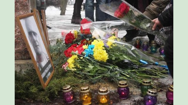 В Харькове почтили память жертв теракта возле Дворца Спорта В Харькове почтили память жертв теракта возле Дворца Спорта