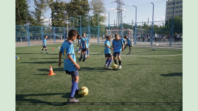 В Харькове после реконструкции открыли очередной школьный стадион В Харькове после реконструкции открыли очередной школьный стадион