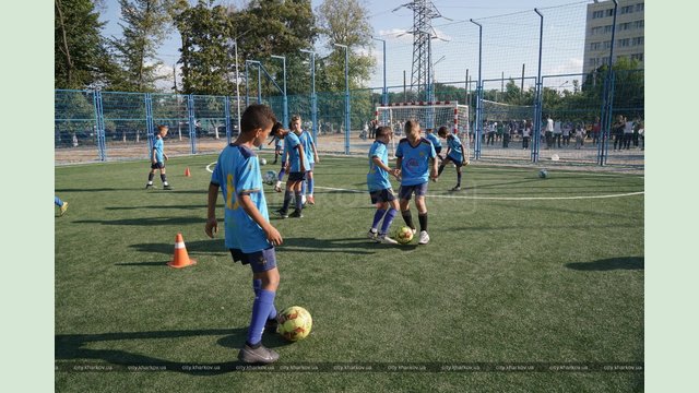 В Харькове после реконструкции открыли очередной школьный стадион