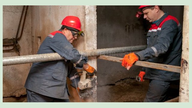 В Харькове продолжают восстановительные работы на внутридомовых коммуникациях В Харькове продолжают восстановительные работы на внутридомовых коммуникациях